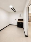 VENDO CASA ESQUINERA EN EL CENTRO DE HEREDIA.