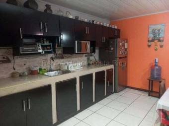 Venta de Casa con Apartamento en Cubujuqui-Heredia. RAH 27-196