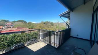 Venta de Casa de 3 Niveles en Piedades de Santa Ana. RAH 27-132