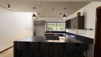 Venta de Casa de 3 Niveles en Piedades de Santa Ana. RAH 27-132