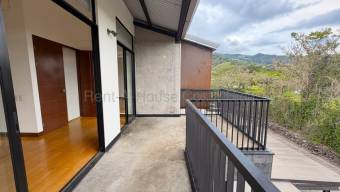 Venta de Casa de 3 Niveles en Piedades de Santa Ana. RAH 27-132
