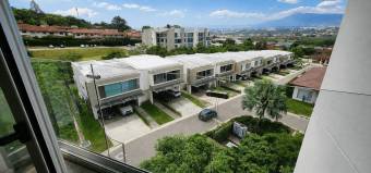 ALQUILER DE PENTHOUSE ALTA GAMA EN GUACHIPELÍN DE ESCAZÚ.