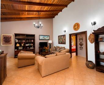 Exclusiva propiedad con dos casas independientes en venta en Ciudad Hacienda Los Reyes, La Guacima