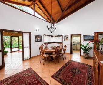 Exclusiva propiedad con dos casas independientes en venta en Ciudad Hacienda Los Reyes, La Guacima