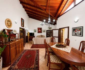 Exclusiva propiedad con dos casas independientes en venta en Ciudad Hacienda Los Reyes, La Guacima