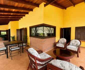 Exclusiva propiedad con dos casas independientes en venta en Ciudad Hacienda Los Reyes, La Guacima