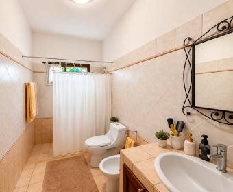 Exclusiva propiedad con dos casas independientes en venta en Ciudad Hacienda Los Reyes, La Guacima