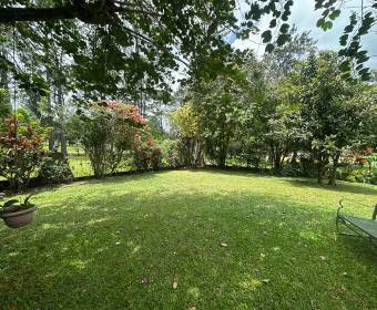 Exclusiva propiedad con dos casas independientes en venta en Ciudad Hacienda Los Reyes, La Guacima