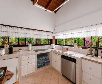 Exclusiva propiedad con dos casas independientes en venta en Ciudad Hacienda Los Reyes, La Guacima