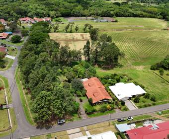 Exclusiva propiedad con dos casas independientes en venta en Ciudad Hacienda Los Reyes, La Guacima