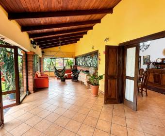 Exclusiva propiedad con dos casas independientes en venta en Ciudad Hacienda Los Reyes, La Guacima