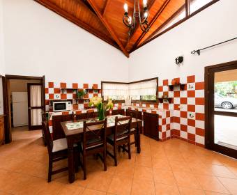 Exclusiva propiedad con dos casas independientes en venta en Ciudad Hacienda Los Reyes, La Guacima