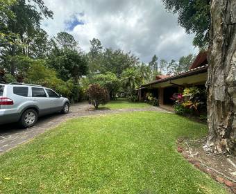 Exclusiva propiedad con dos casas independientes en venta en Ciudad Hacienda Los Reyes, La Guacima