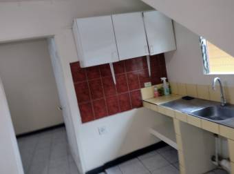 Se alquila apartamento pequeño Desamparados.