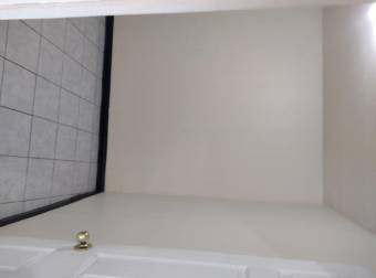 Se alquila apartamento pequeño Desamparados.