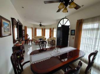 Venta de Casa en La Guácima de Alajuela. RAH 24-919