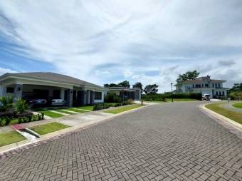 Venta de Casa en La Guácima de Alajuela. RAH 24-919