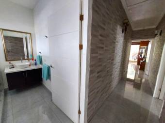 Venta de Casa en La Guácima de Alajuela. RAH 24-919