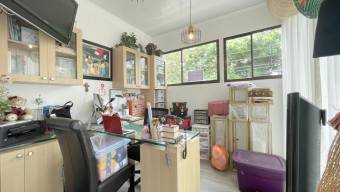 Venta de Casa de 2 PLANTAS en San Rafael de Escazú. RAH 26-2150