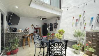Venta de Casa de 2 PLANTAS en San Rafael de Escazú. RAH 26-2150