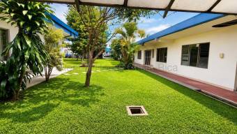 Venta de Lote  Bodega y Oficinas en Zapote-San José. RAH 27-134