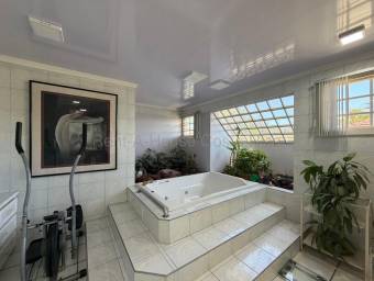 Venta de Casa ESQUINERA en Mata Redonda, San José. RAH 27-145