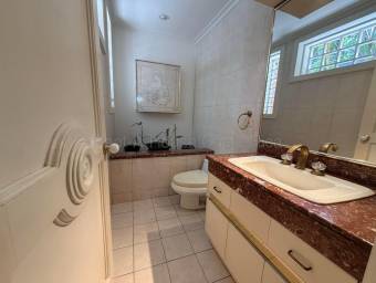 Venta de Casa ESQUINERA en Mata Redonda, San José. RAH 27-145