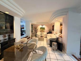 Venta de Casa ESQUINERA en Mata Redonda, San José. RAH 27-145