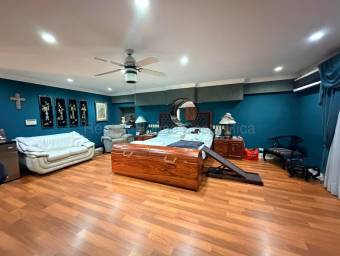 Venta de Casa ESQUINERA en Mata Redonda, San José. RAH 27-145