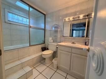 Venta de Casa ESQUINERA en Mata Redonda, San José. RAH 27-145