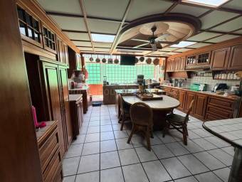Venta de Casa ESQUINERA en Mata Redonda, San José. RAH 27-145