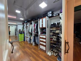 Venta de Casa ESQUINERA en Mata Redonda, San José. RAH 27-145