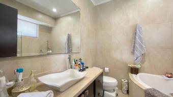 Venta de casa moderna en condominio con piscina y seguridad #26-2150 GS