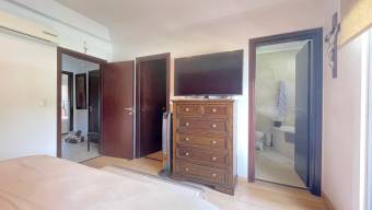 Venta de casa moderna en condominio con piscina y seguridad #26-2150 GS