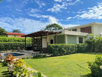 Venta de propiedad con 3 apartamentos y piscina en Guanacaste #26-220 GS