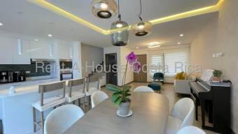 Venta de casa moderna con vista al bosque y amenidades premium #26-1421 GS