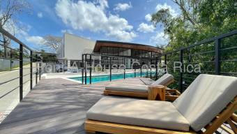 Venta de casa moderna con vista al bosque y amenidades premium #26-1421 GS