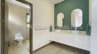 Venta de casa moderna con vista al bosque y amenidades premium #26-1421 GS