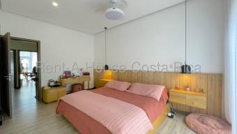 Venta de casa moderna con vista al bosque y amenidades premium #26-1421 GS