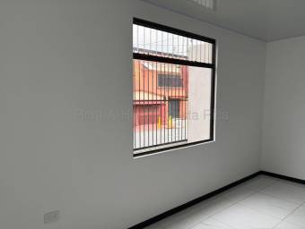 Venta de Casa Esquinera en Tibás-San Juan. RAH 27-227