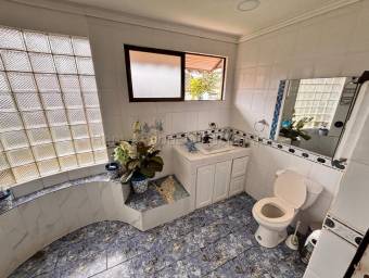 Venta de PROPIEDAD 2 Casas en San Isidro-San Francisco. RAH 27-229