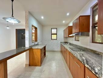 Se vende casa en Ulloa Heredia 26-1652