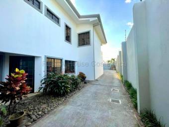 Se vende casa en San Vicente Santo Domingo 26-2169