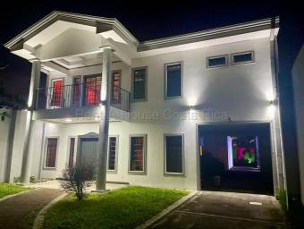 Se vende casa en San Vicente Santo Domingo 26-2169