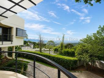 Venta de LUJOSA Casa en Altos de Carrizal, Escazú. RAH 27-141