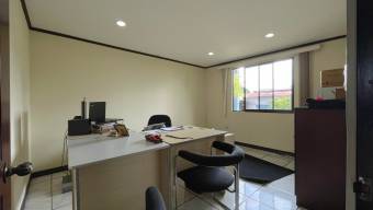 Venta de propiedad comercial con uso mixto y amplio terreno #26-1224 GS