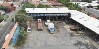 Venta de propiedad comercial con uso mixto y amplio terreno #26-1224 GS