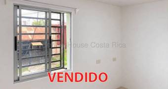 Venta de casa remodelada de dos niveles, ideal para invertir #26-2239 GS