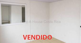 Venta de casa remodelada de dos niveles, ideal para invertir #26-2239 GS
