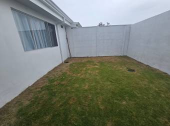 VENTA DE CASA DE UNA PLANTA CON PATIO, EN CONDOMINIO EN HEREDIA